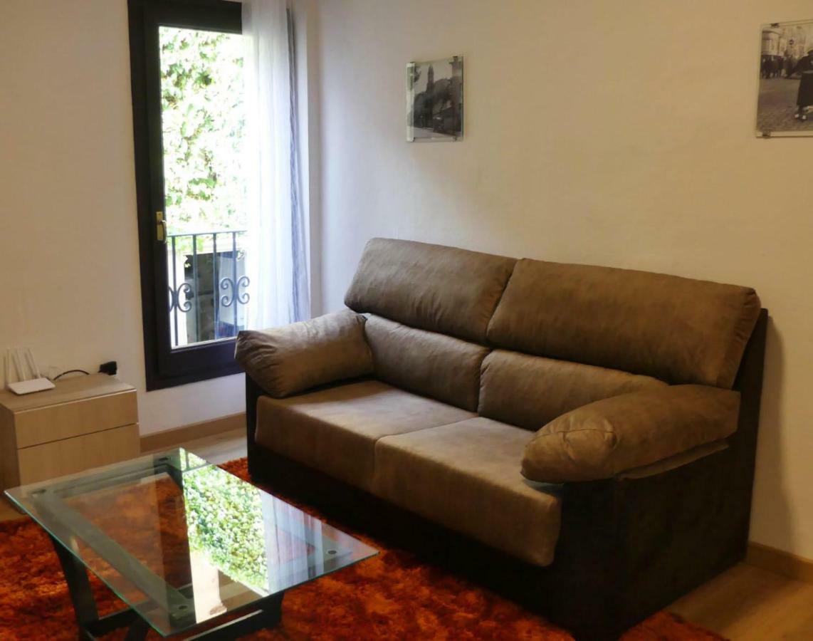 Apt 2 Acollidor Al Centre Historic De Vic Aptgarbi Exterior photo